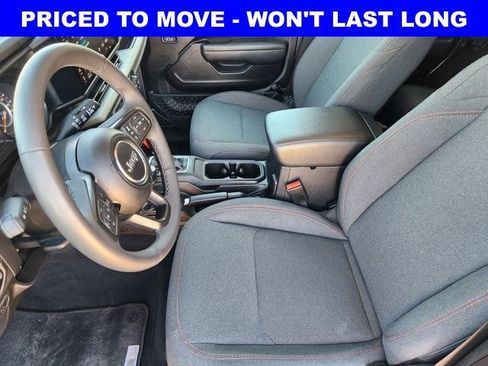 Used 2025 Jeep Wrangler Unlimited Rubicon image 4