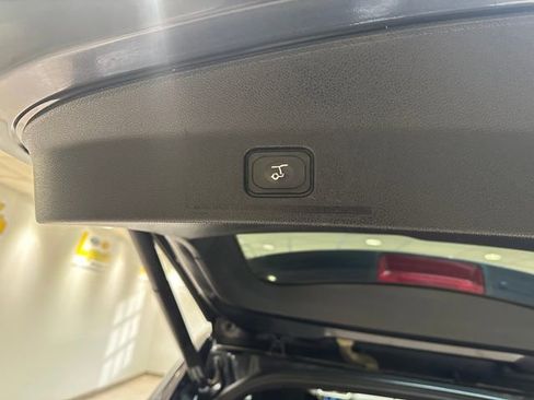 Used 2017 Ford Explorer XLT w/ Equipment Group 201A AWD/4WD image 18
