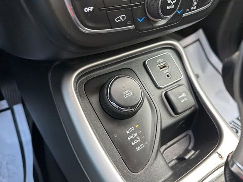 Used 2018 Jeep Compass Latitude w/ Popular Equipment Group image 34