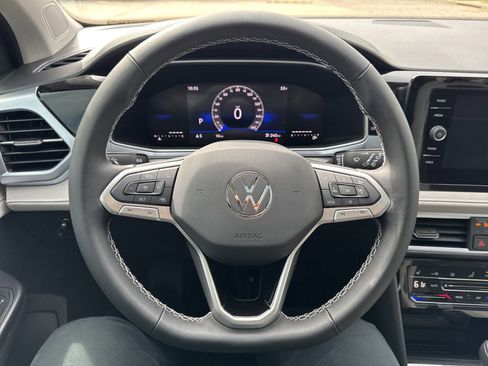 Used 2025 Volkswagen Taos SE FWD image 41