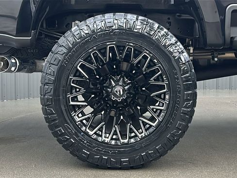 Used 2025 Ford F250 Platinum w/ FX4 Off-Road Package image 11