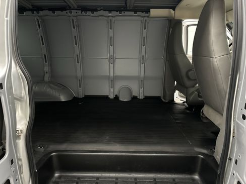 Used 2020 Chevrolet Express 2500 image 18