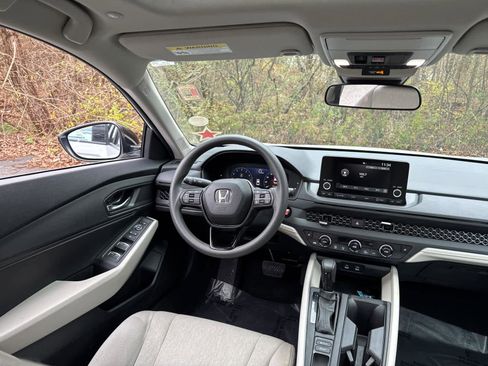 Used 2025 Honda Accord SE image 36