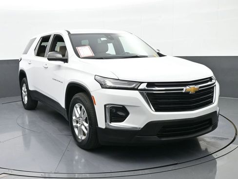 Used 2023 Chevrolet Traverse LS image 9