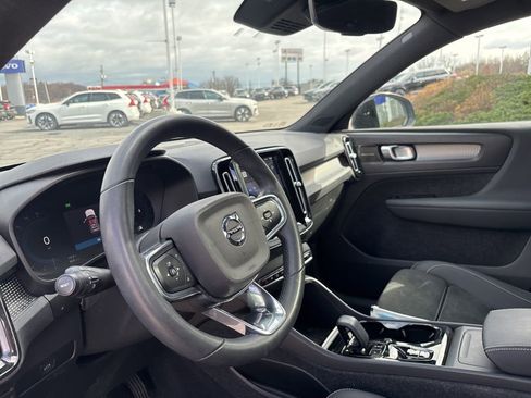 Certified 2023 Volvo XC40 B5 Plus w/ Climate Package image 17
