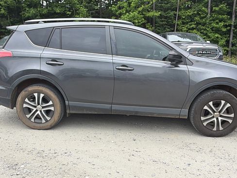Used 2018 Toyota RAV4 LE FWD image 7