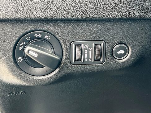 Used 2022 Dodge Charger SXT w/ Cold Weather Package image 10