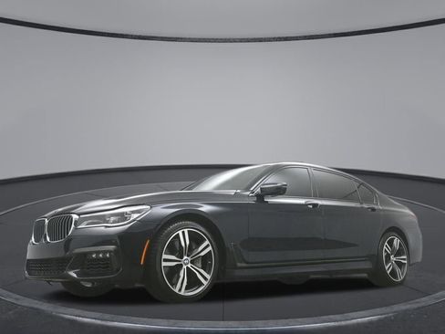 Used 2019 BMW 750i image 44