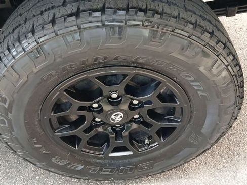 Used 2020 Toyota Tacoma SR image 5