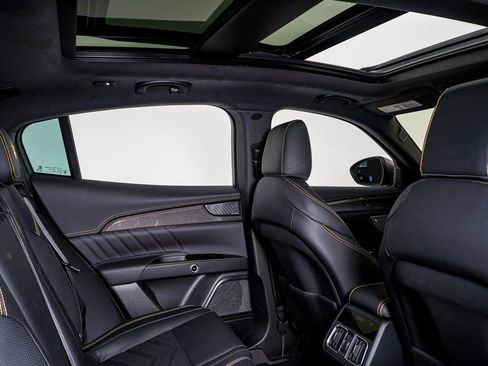 Certified 2024 Maserati Grecale Trofeo image 16