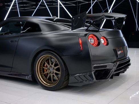 Used 2018 Nissan GT-R Premium image 22