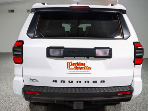 Used 2025 Toyota 4Runner TRD Off-Road Premium AWD/4WD image 8