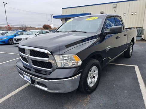 Used 2024 RAM 1500 Classic SLT image 3