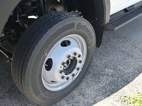 New 2026 Ford F550 4x4 Supercab Super Duty image 6