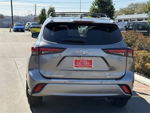 New 2026 Toyota Highlander Platinum image 6