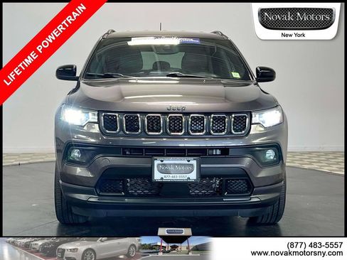 Used 2023 Jeep Compass Latitude AWD/4WD image 2