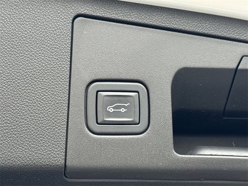 Used 2023 Cadillac XT4 Premium Luxury w/ Cold Weather Package image 19