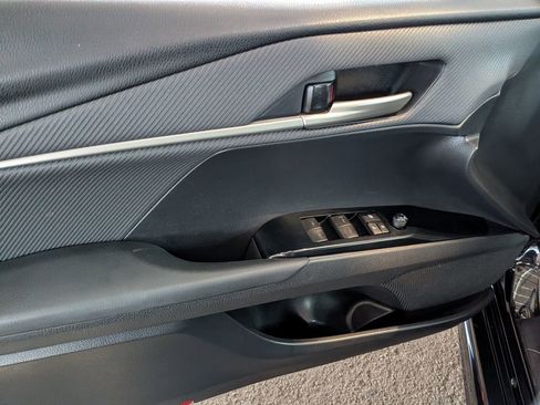 Used 2025 Toyota Camry SE FWD image 8
