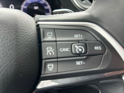Used 2022 Jeep Grand Cherokee Laredo w/ Luxury Tech Group I AWD/4WD image 26