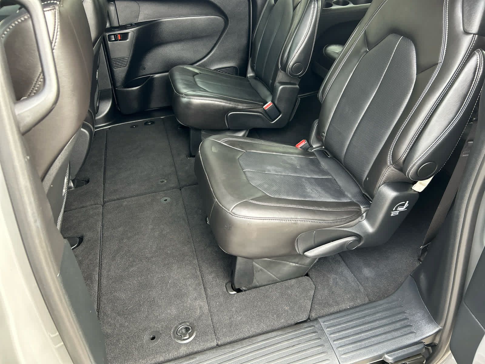 Used 2025 Chrysler Pacifica Select FWD image 27