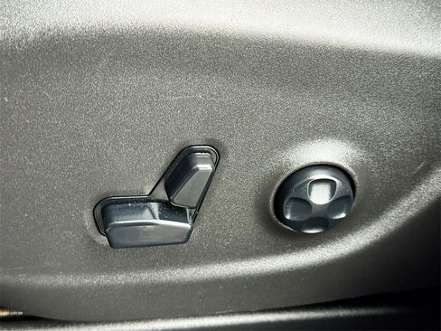 Used 2020 Jeep Cherokee Latitude Plus image 24