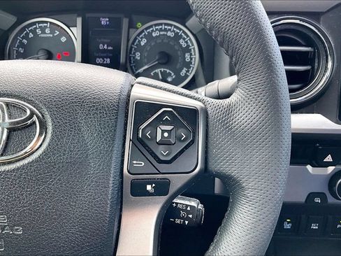 Used 2017 Toyota Tacoma Limited RWD image 21