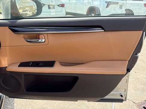 Used 2016 Lexus ES 350 w/ Luxury Package w/Wood Trim FWD image 13
