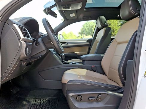 Certified 2023 Volkswagen Atlas Cross Sport SE w/ Panoramic Sunroof Package AWD/4WD image 13