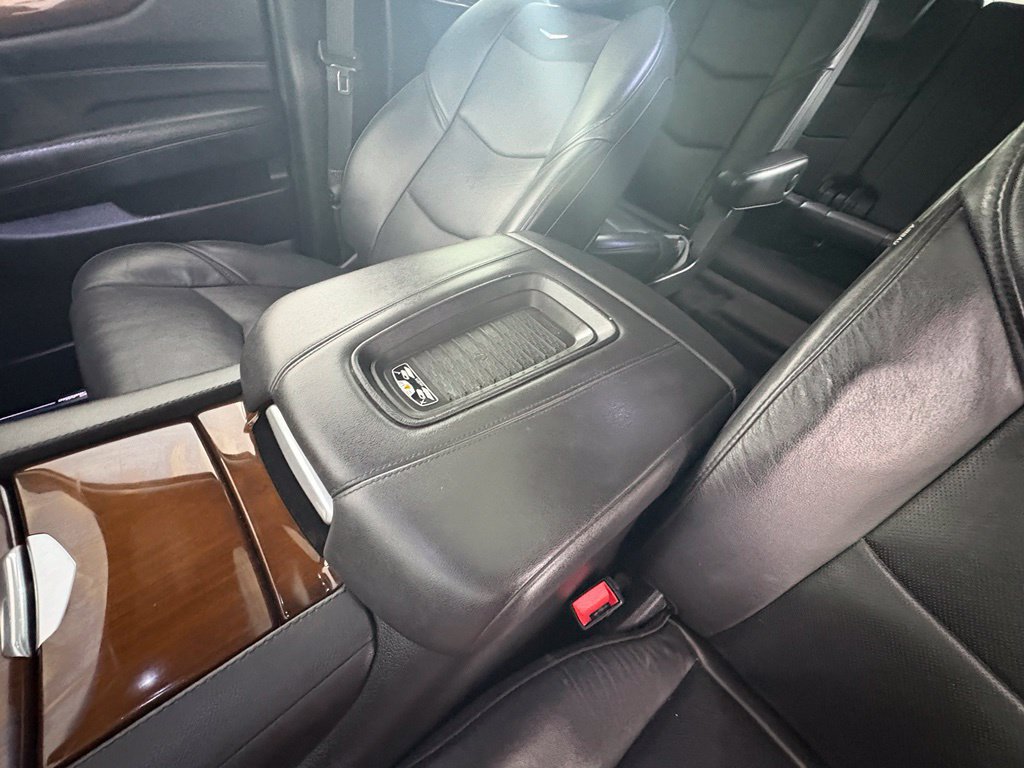 Used 2019 Cadillac Escalade Luxury AWD/4WD image 38