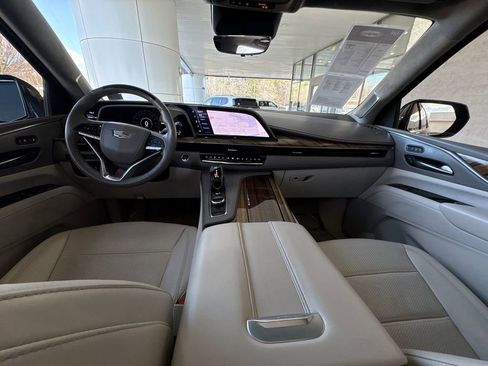 Certified 2022 Cadillac Escalade ESV Premium Luxury Platinum w/ Heavy-Duty Trailer Package image 21