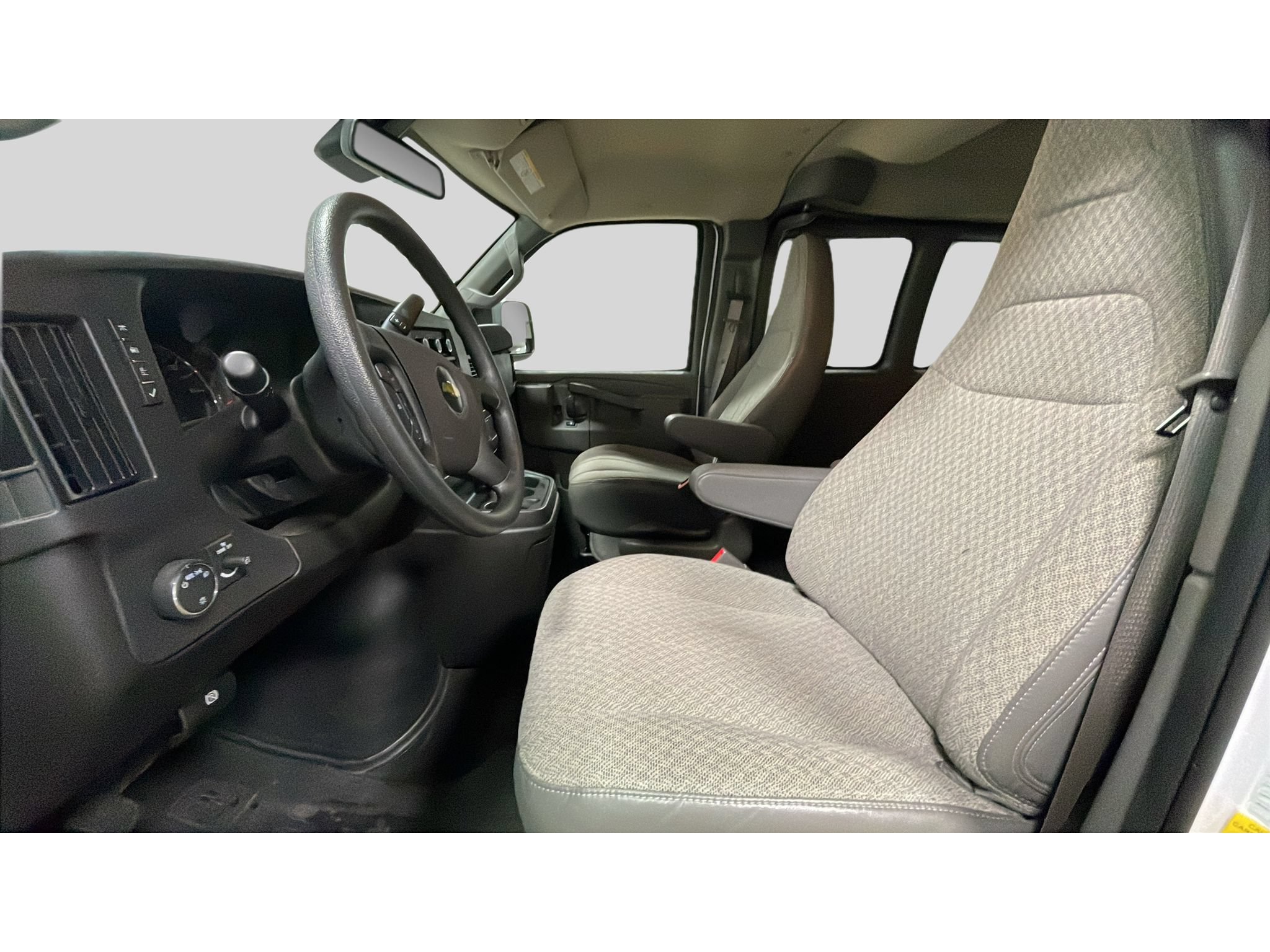 Used 2025 Chevrolet Express 3500 LT w/ LT Preferred Equipment Group RWD image 11
