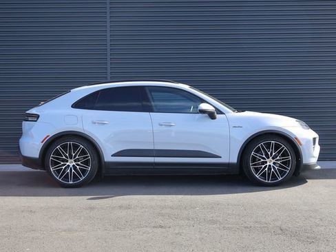 Certified 2025 Porsche Macan 4 Electric AWD/4WD image 9