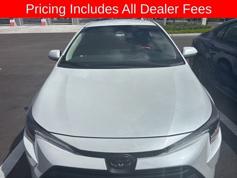 Used 2025 Toyota Corolla LE FWD image 2