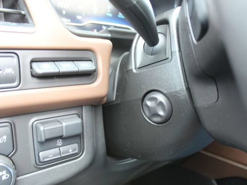 Used 2024 Chevrolet Tahoe High Country w/ Advanced Technology Package AWD/4WD image 32