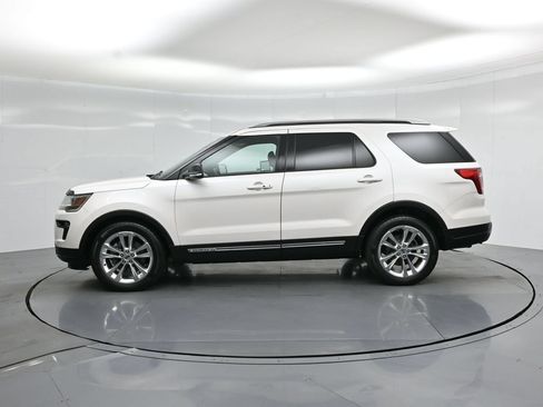 Used 2018 Ford Explorer XLT w/ Equipment Group 202A FWD image 28