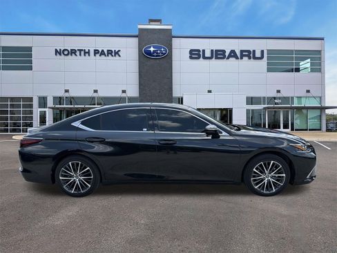 Used 2025 Lexus ES 350 w/ Premium Package FWD image 2