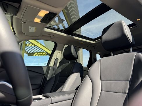 Used 2024 Nissan Rogue SL w/ SL Premium Package image 29