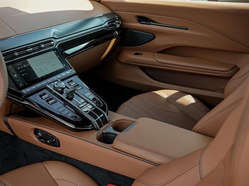 New 2025 Aston Martin V8 Vantage Coupe image 16