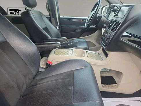 Used 2017 Dodge Grand Caravan SXT FWD image 12