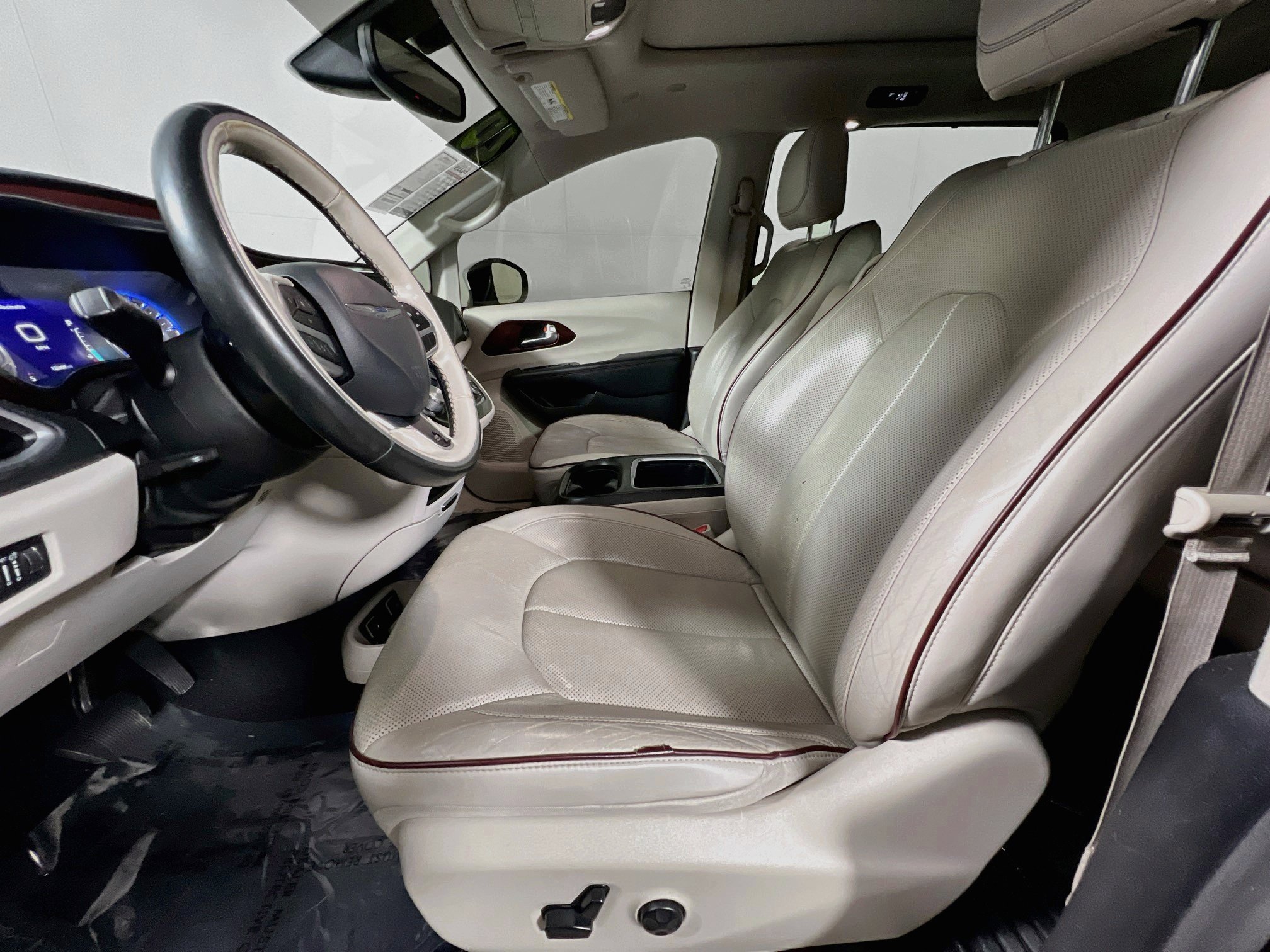 Used 2020 Chrysler Pacifica Limited FWD image 15