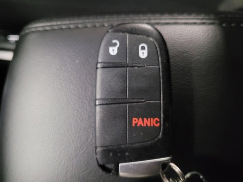 Used 2021 Jeep Grand Cherokee Laredo image 32