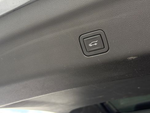 Used 2023 GMC Yukon Denali image 41