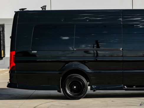 Used 2024 Mercedes-Benz Sprinter 3500 image 17