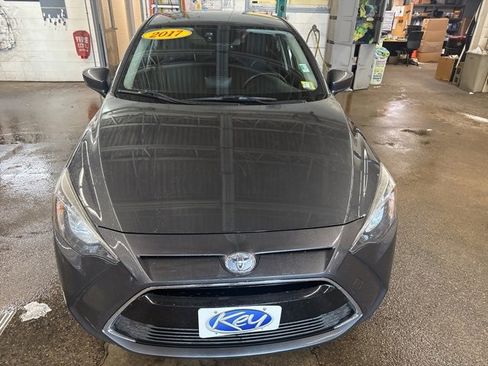 Used 2017 Toyota Yaris iA image 2