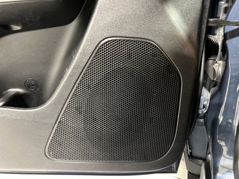 Used 2021 Jeep Cherokee Latitude w/ Mopar Interior Package image 22