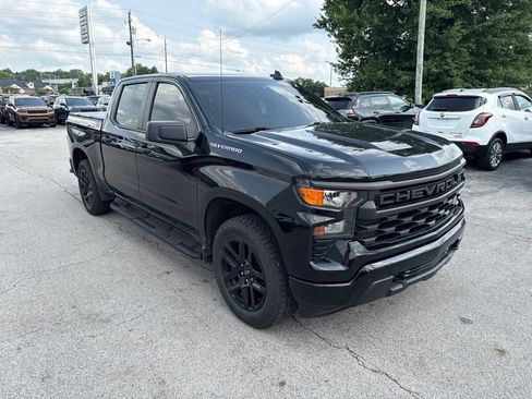 Used 2023 Chevrolet Silverado 1500 Custom AWD/4WD image 2