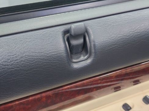 Used 2003 Chrysler Sebring Limited image 91