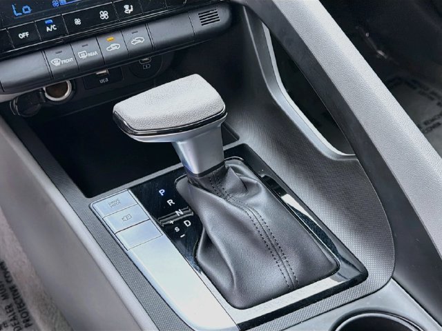 Certified 2024 Hyundai Elantra SEL FWD image 17