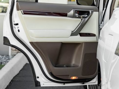 Used 2019 Lexus GX 460 Premium w/ Premium Package AWD/4WD image 23