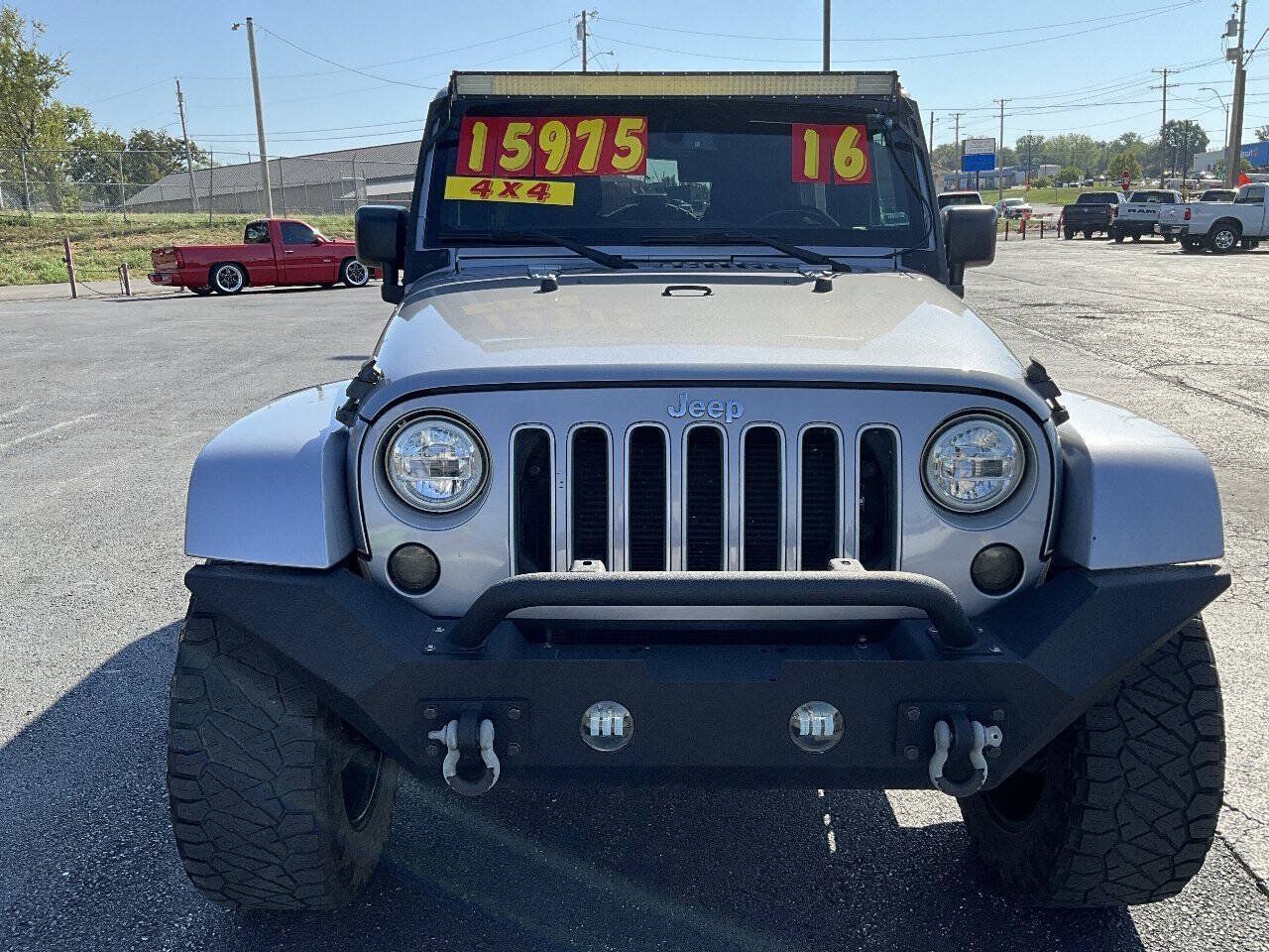 Used 2016 Jeep Wrangler Unlimited Sahara w/ Connectivity Group AWD/4WD image 9